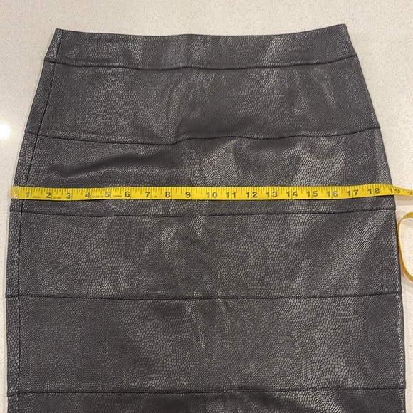 Virtue Black Faux Leather Skirt - Size 8 - Picture 6 of 10